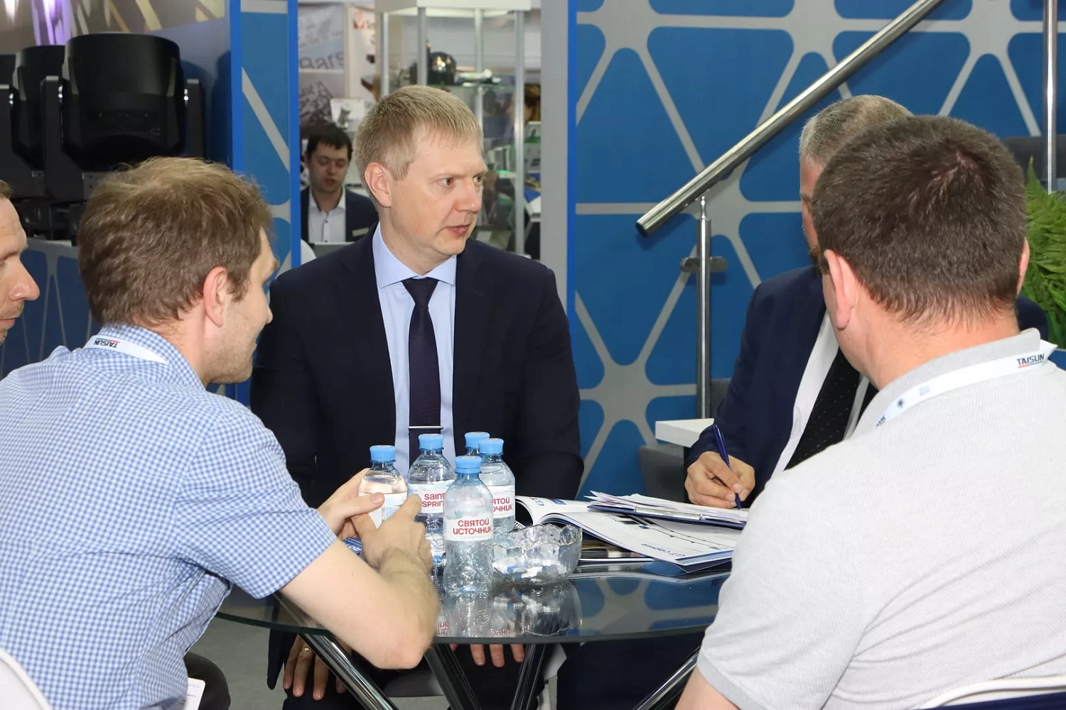 "Металлообработка-2025", день третий: "Технограв" подписал договор поставки высокомощной лазерной установки на 30 кВт!