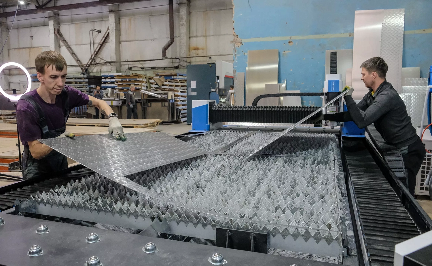 Оборудование Senfeng гарантирует точность производства прогулочных катеров и яхт 