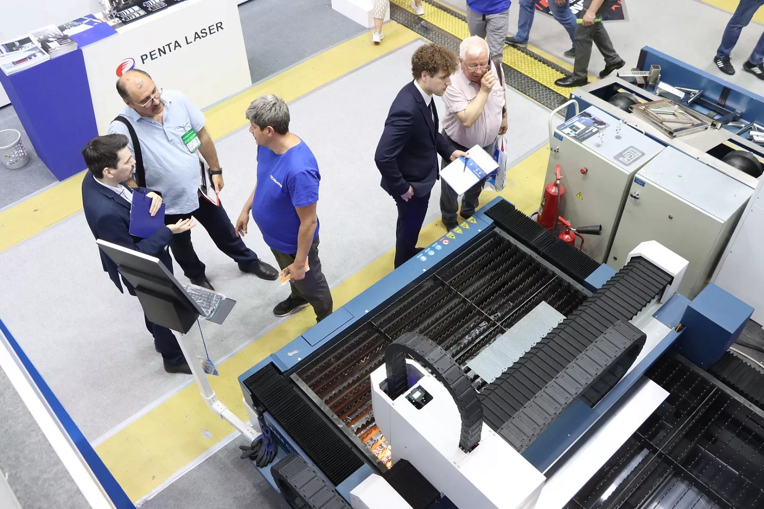 "Металлообработка-2025", день третий: "Технограв" подписал договор поставки высокомощной лазерной установки на 30 кВт!