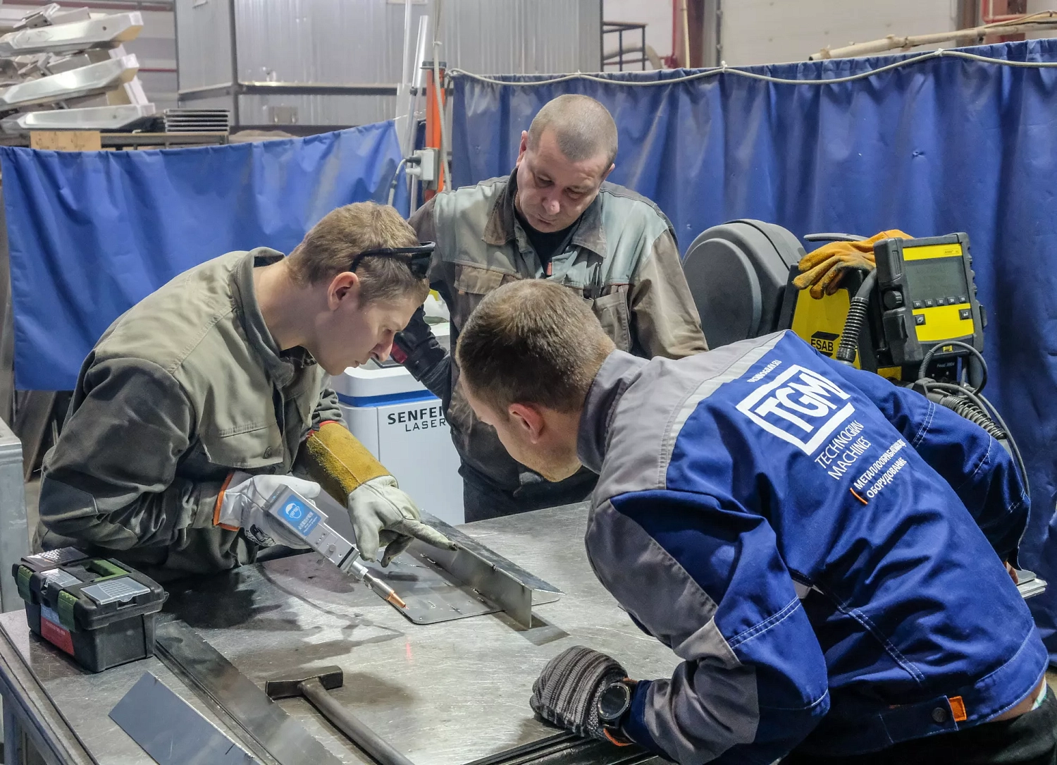Инженеры «Технограв» помогли заказчику освоить работу аппарата лазерной сварки Senfeng - 2 кВт