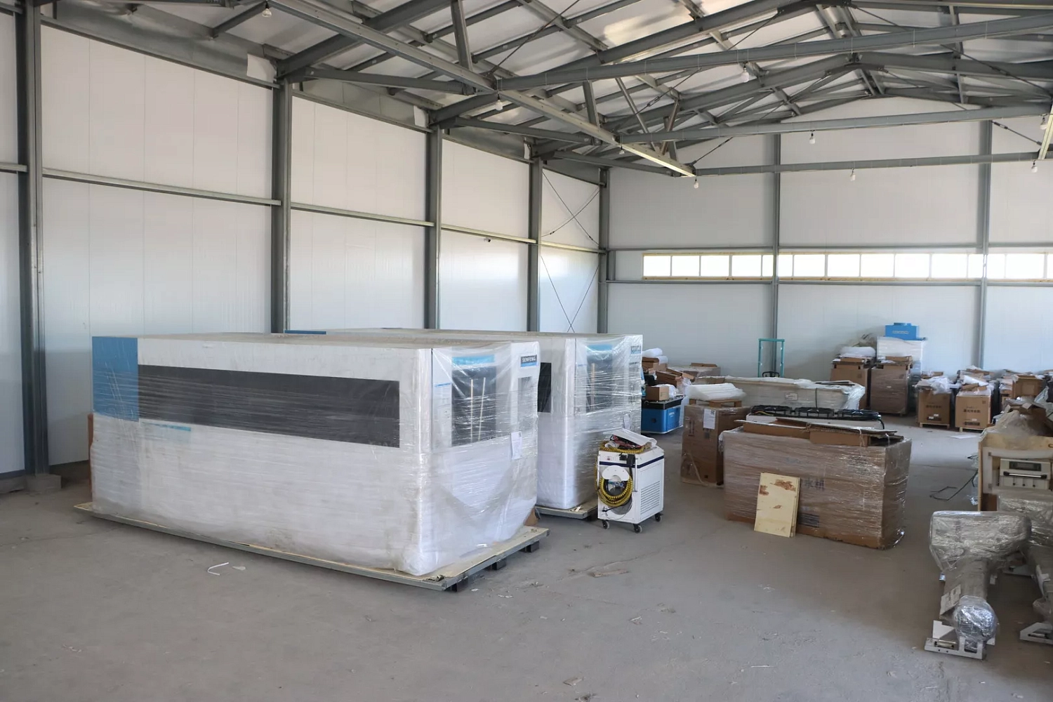 Большое поступление лазерного оборудования Senfeng на склад "Технограв" в Москве