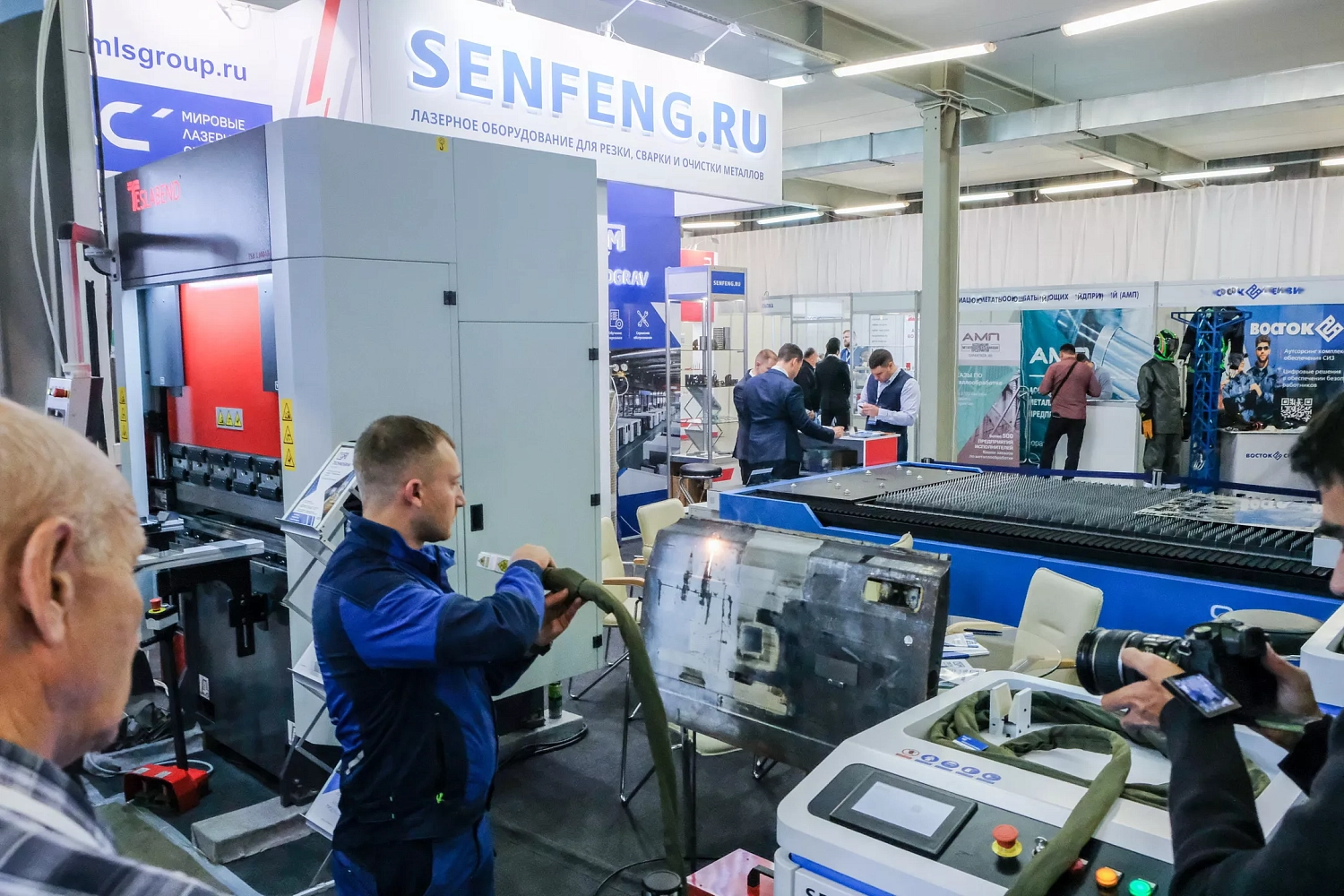 Успешно открыли осенний выставочный сезон.