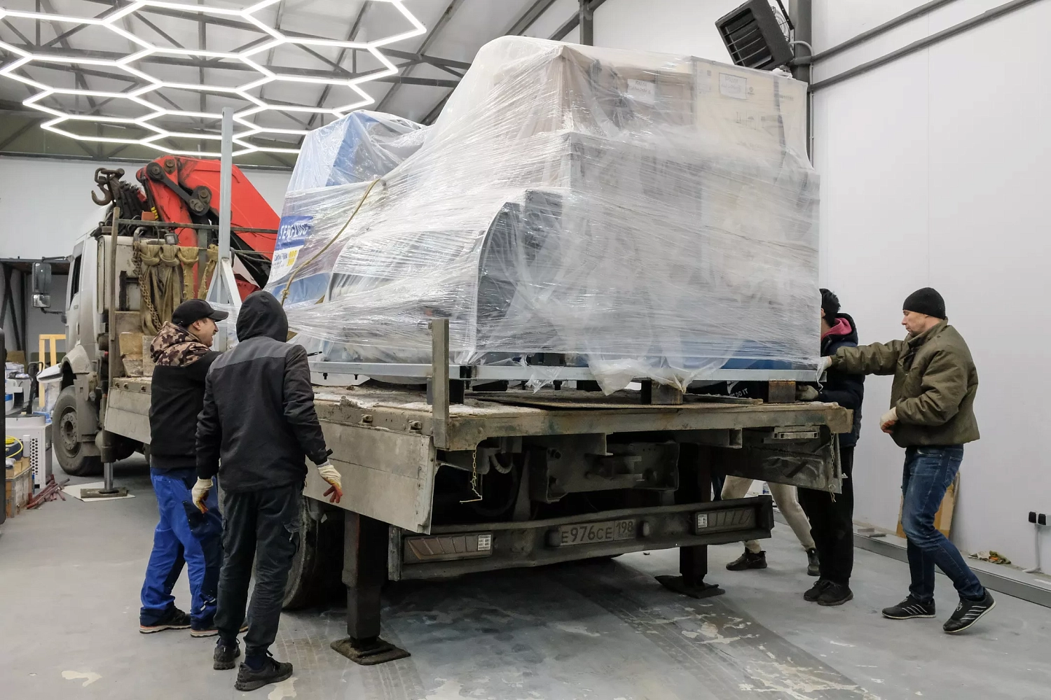 В шоу-рум «Технограв» прибыл автоматический комплекс лазерного раскроя рулонного металла