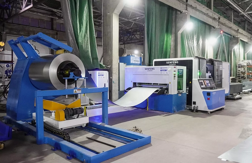 Senfeng SF1503CLH – автоматизированный комплекс лазерной резки с рулонной подачей и кабинетной защитой. Толщина рулонного материала – до 3 мм, ширина – до 1500 мм. Мощность излучателя – от 3 до 6 кВт. Senfeng SF1503CLH – автоматизированный комплекс лазерной резки с рулонной подачей и кабинетной защитой. Толщина рулонного материала – до 3 мм, ширина – до 1500 мм. Мощность излучателя – от 3 до 6 кВт.