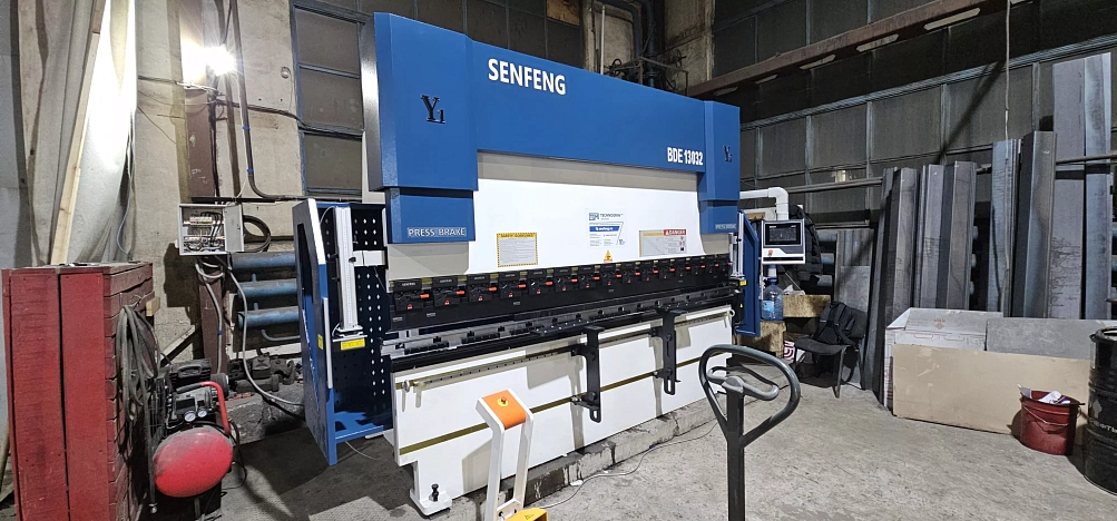 Senfeng BDE13032 - листогибочный пресс средней мощности, усилие гиба 130 тонн, длина заготовки до 3200 мм