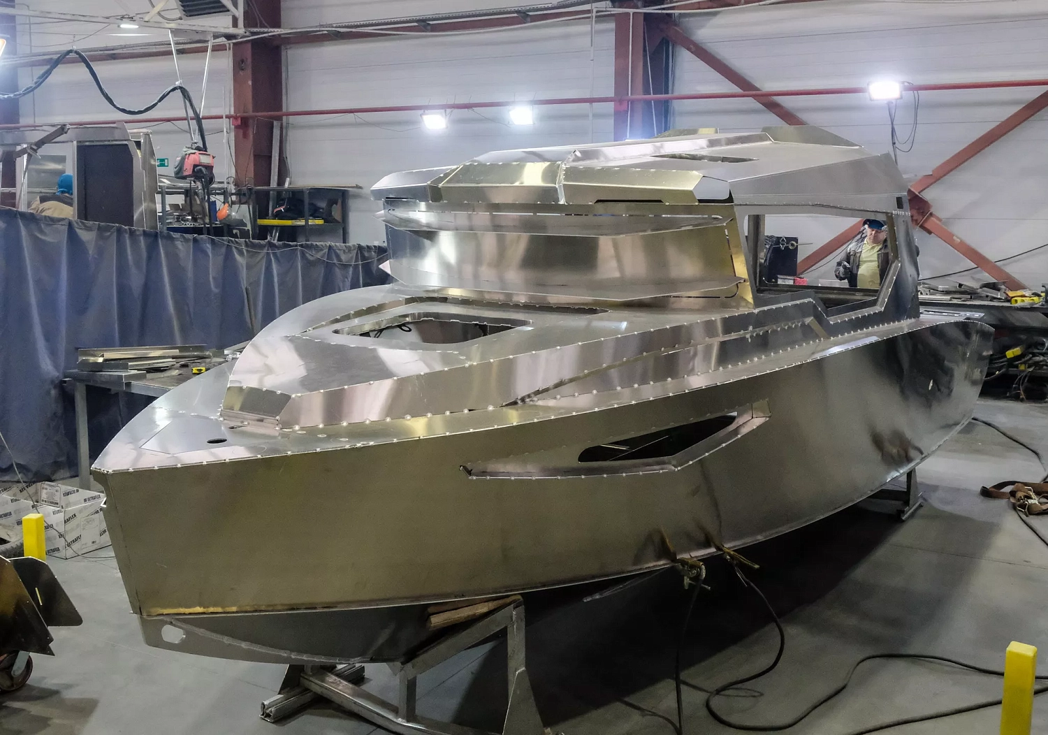 Оборудование Senfeng гарантирует точность производства прогулочных катеров и яхт 