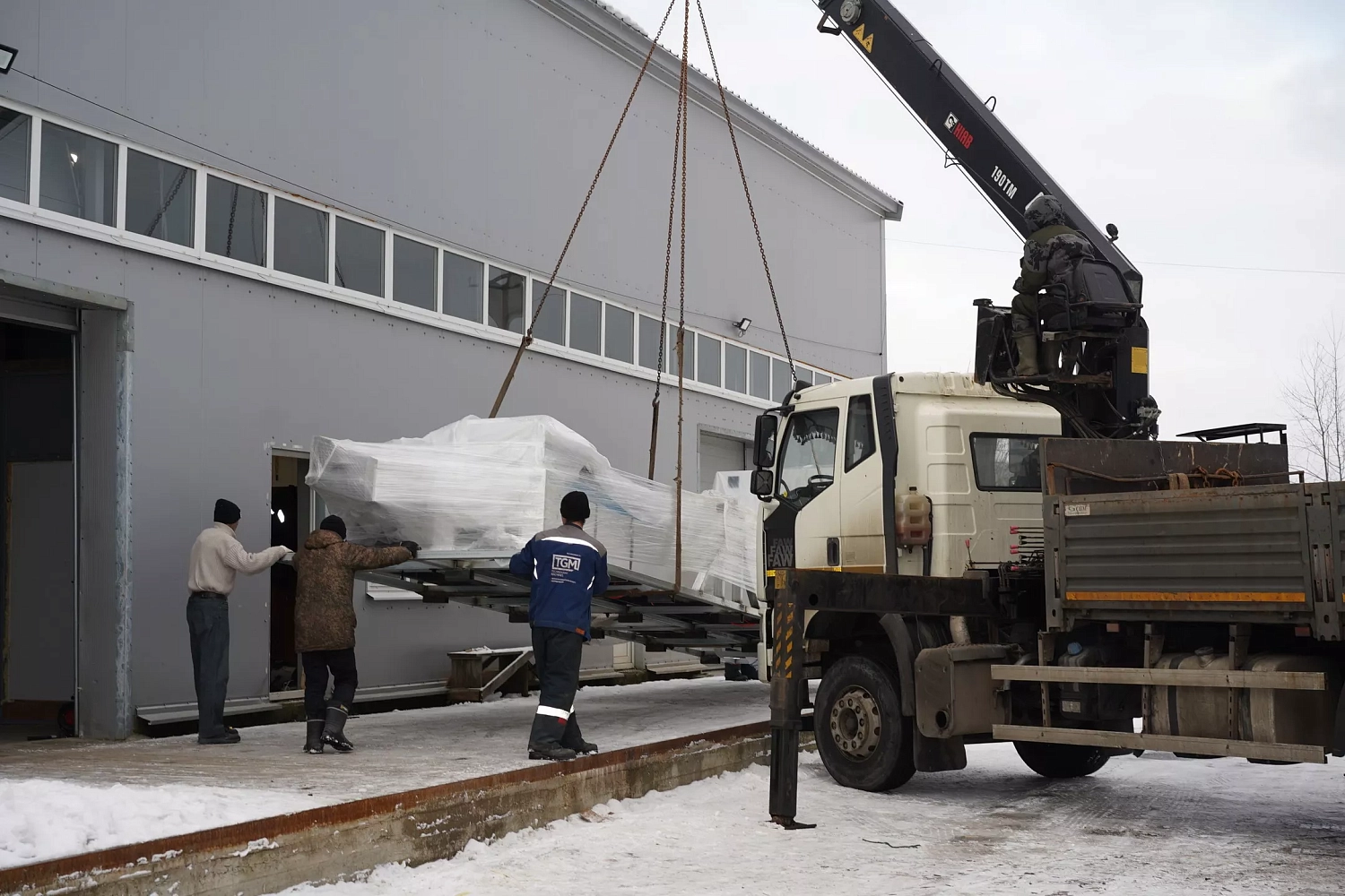 Высокопроизводительные лазерные труборезы Senfeng прибыли на склад в Москве