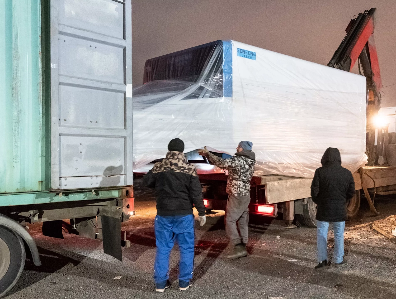 В шоу-рум «Технограв» прибыл автоматический комплекс лазерного раскроя рулонного металла