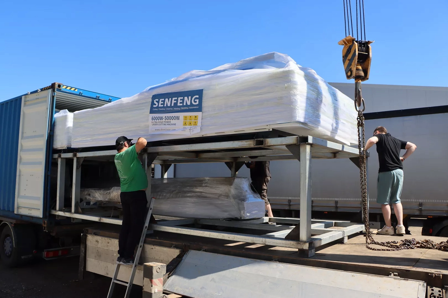 Большое поступление лазерного оборудования Senfeng на склад "Технограв" в Москве