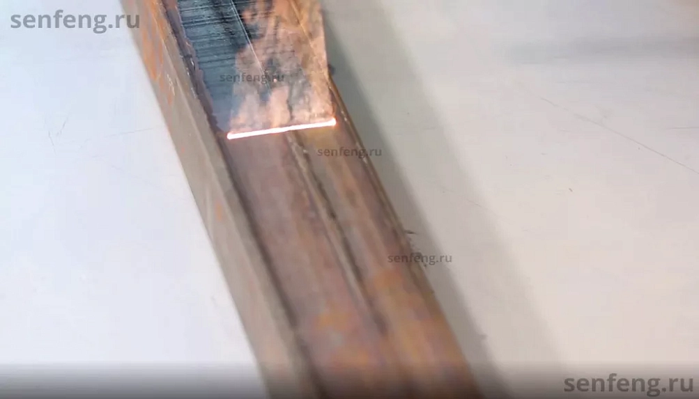 Senfeng SF3000HC - аппарат лазерной очистки металла. Мощность 3 кВт.