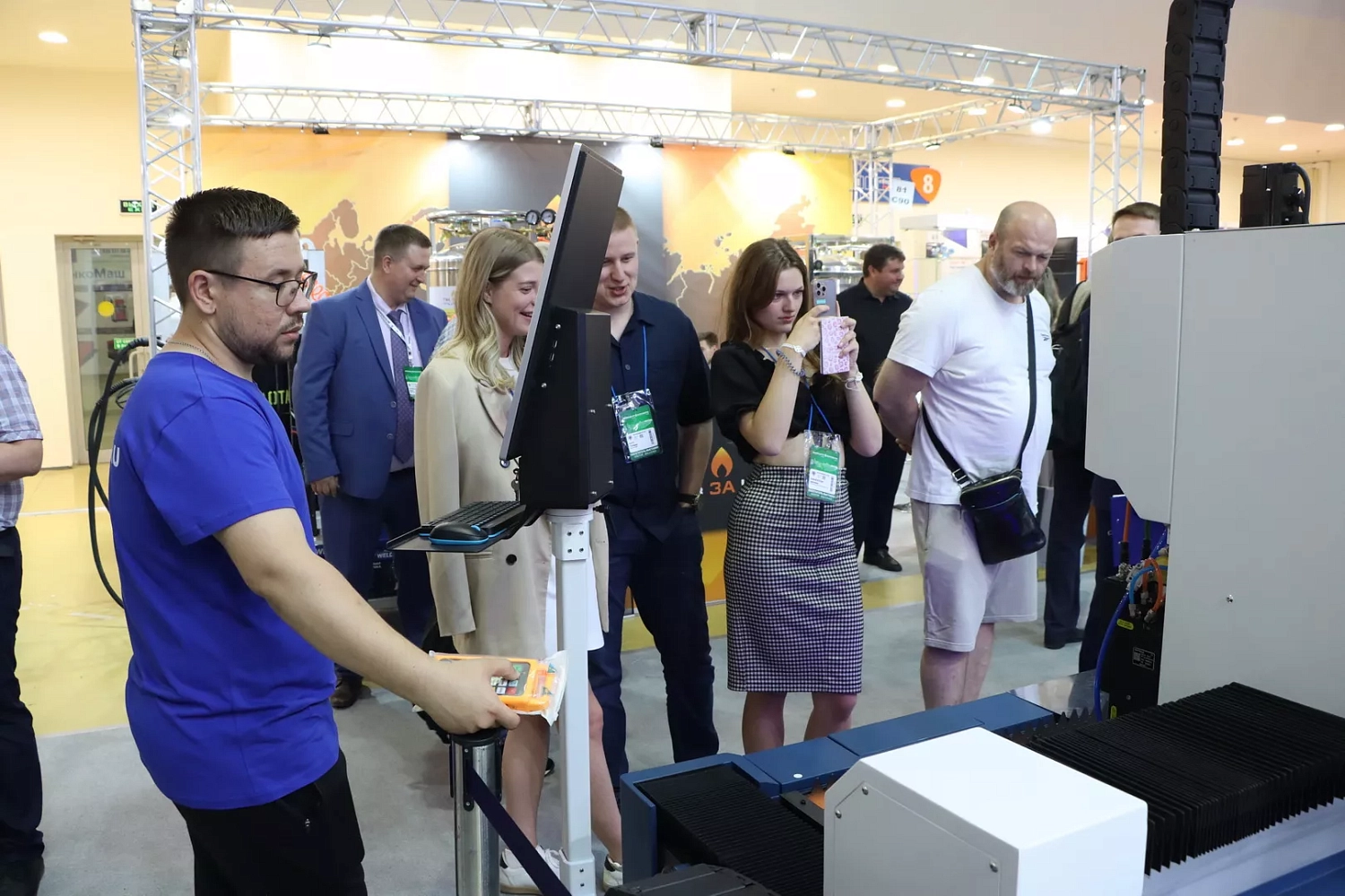 "Металлообработка-2025", день третий: "Технограв" подписал договор поставки высокомощной лазерной установки на 30 кВт!