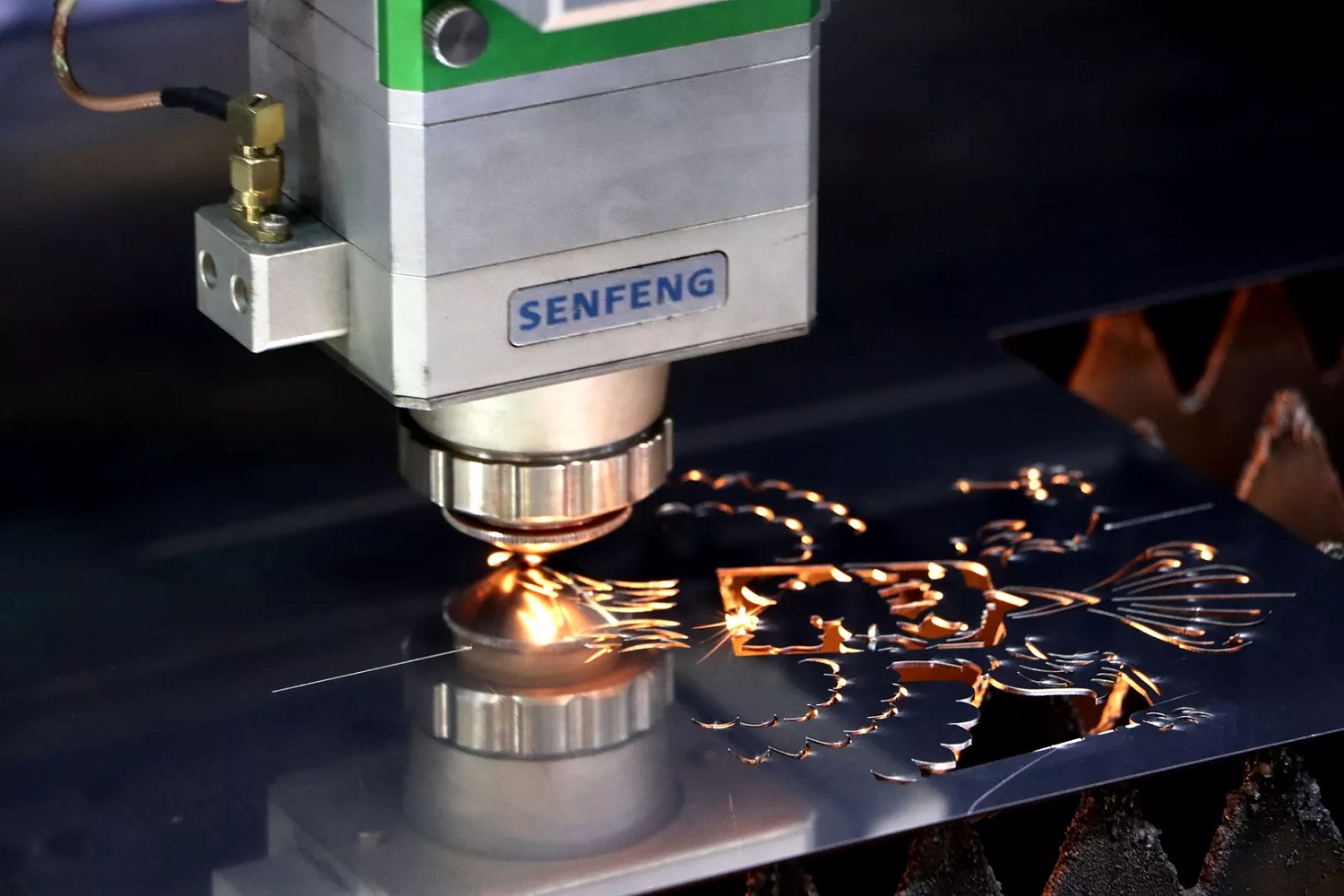 "Металлообработка-2025", день третий: "Технограв" подписал договор поставки высокомощной лазерной установки на 30 кВт!