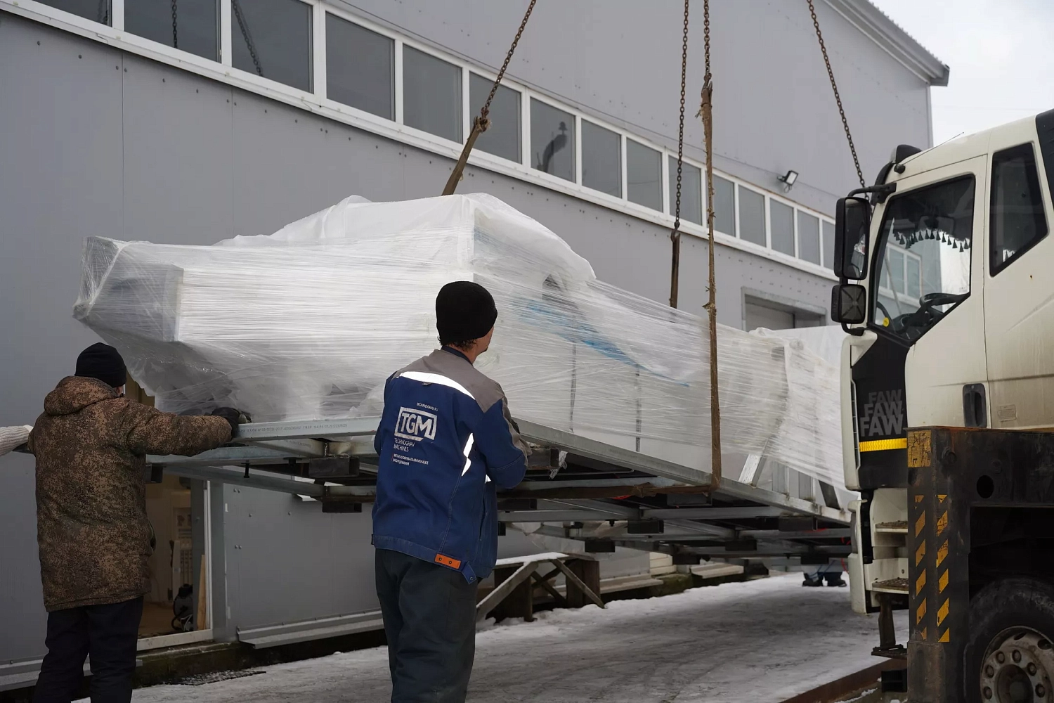 Высокопроизводительные лазерные труборезы Senfeng прибыли на склад в Москве