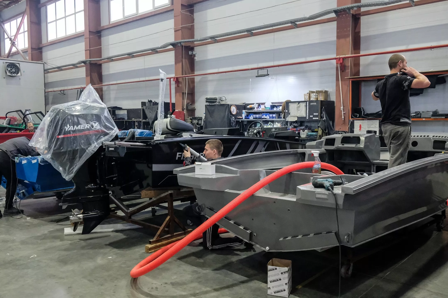 Оборудование Senfeng гарантирует точность производства прогулочных катеров и яхт 