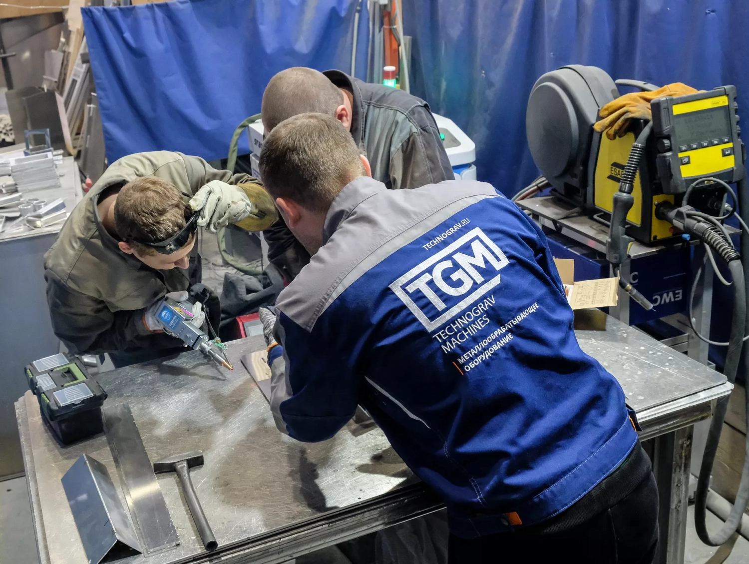 Инженеры «Технограв» помогли заказчику освоить работу аппарата лазерной сварки Senfeng - 2 кВт