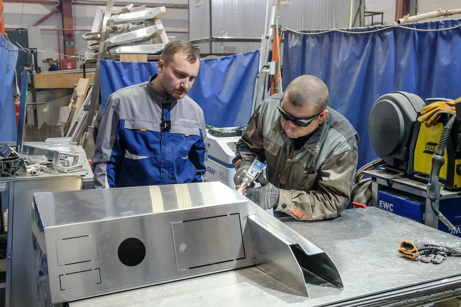 Инженеры «Технограв» помогли заказчику освоить работу аппарата лазерной сварки Senfeng - 2 кВт