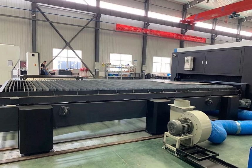 Senfeng SF6025H5 – сверхмощный станок лазерной резки металла с защитой кабинетного типа и системой сменных столов. Особо прочная станина и серводвигатели высокой мощности. Рабочее поле 6000х2500 мм. Мощность 12-100 кВт.