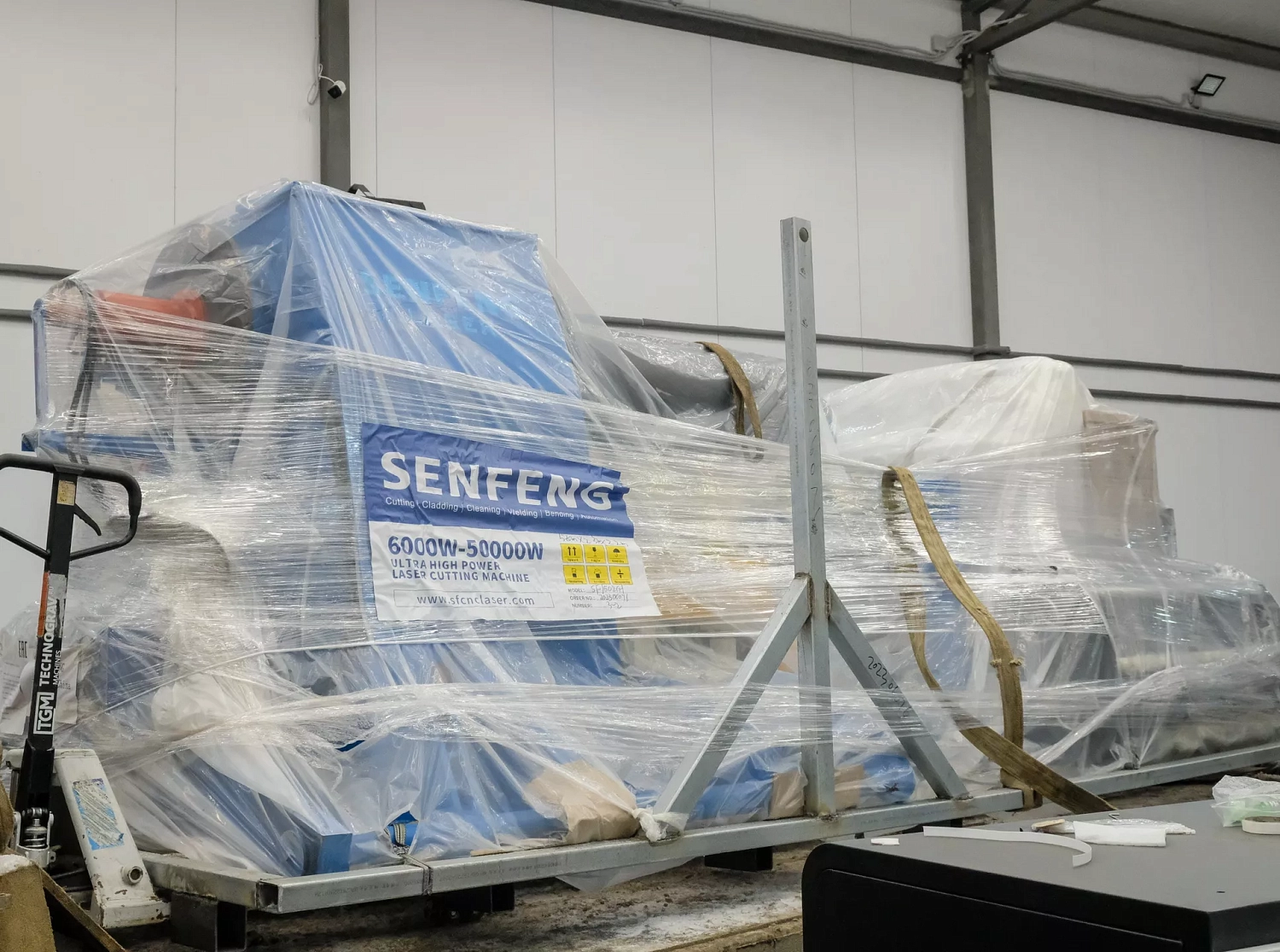 В шоу-рум «Технограв» прибыл автоматический комплекс лазерного раскроя рулонного металла