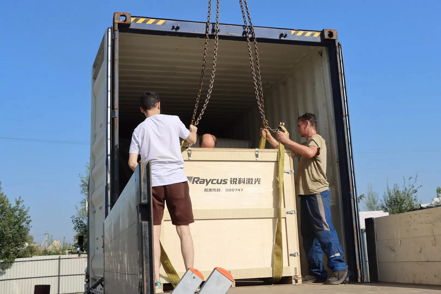 Склад «Технограв» в Москве пополнился высокомощными лазерами Senfeng серии H4