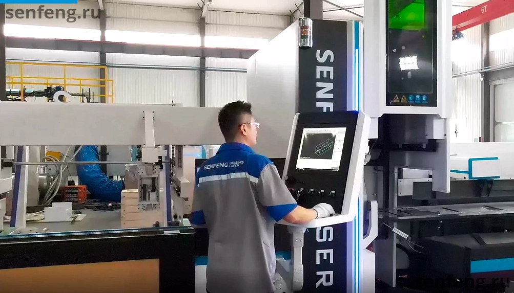 Senfeng SF9035NT – станок для лазерной резки трубы с тремя патронами. Длина трубы до 9 метров с диаметром до 350 мм. Мощность от 3 до 12 кВт. Senfeng SF9035NT – станок для лазерной резки трубы с тремя патронами. Длина трубы до 9 метров с диаметром до 350 мм. Мощность от 3 до 12 кВт.