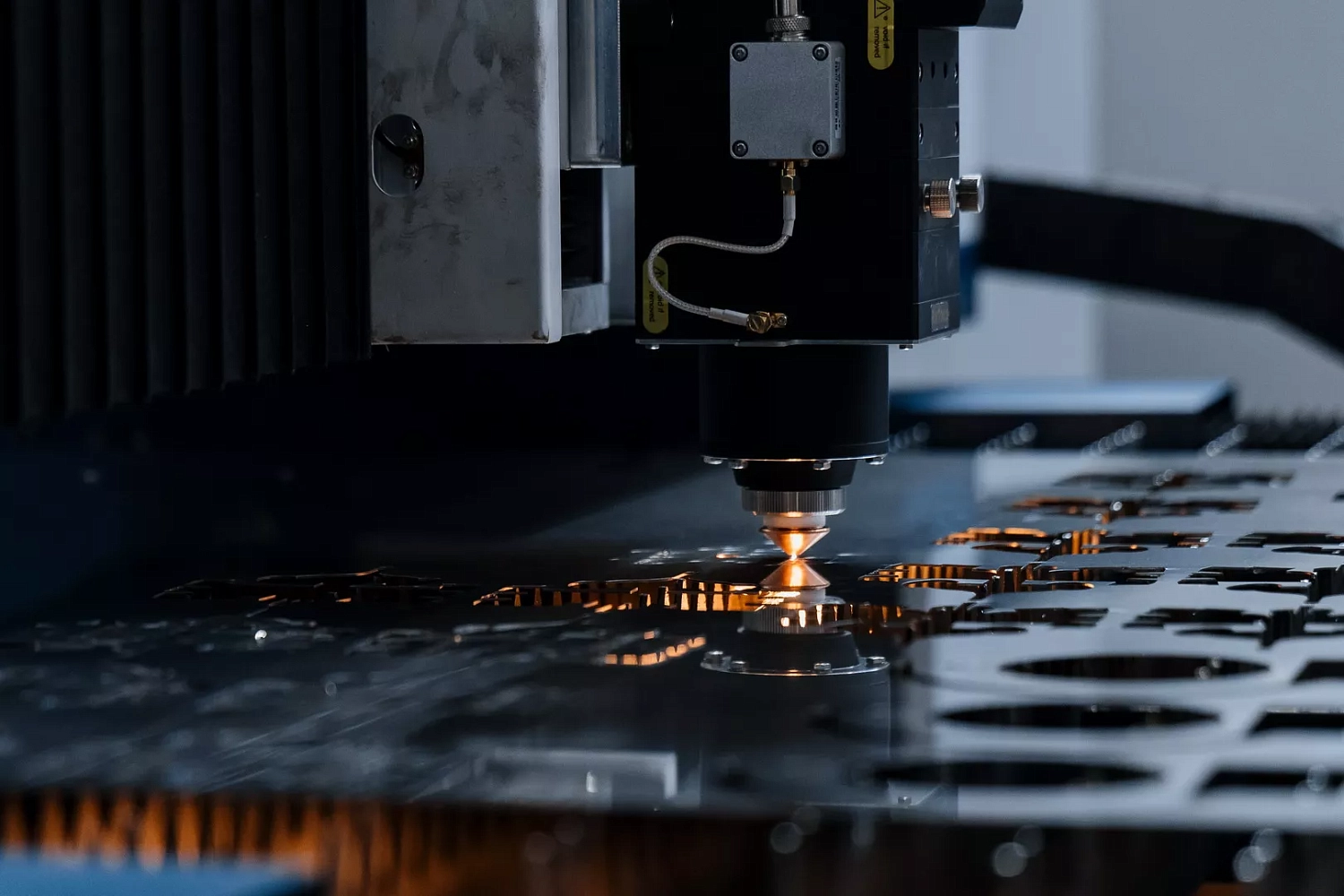 "Металлообработка. Сварка-Урал 2025": "Технограв" принял на стенде более 1000 действующих и потенциальных клиентов и заключил контракты на поставку лазерных установок Senfeng в период проведения выставки