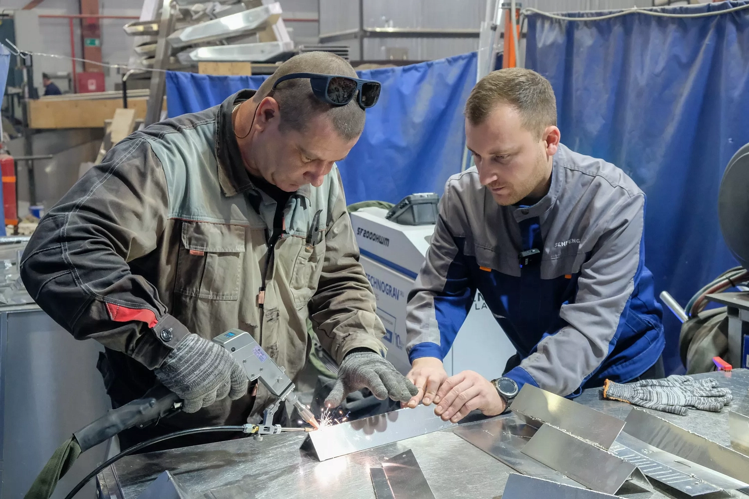 Инженеры «Технограв» помогли заказчику освоить работу аппарата лазерной сварки Senfeng - 2 кВт