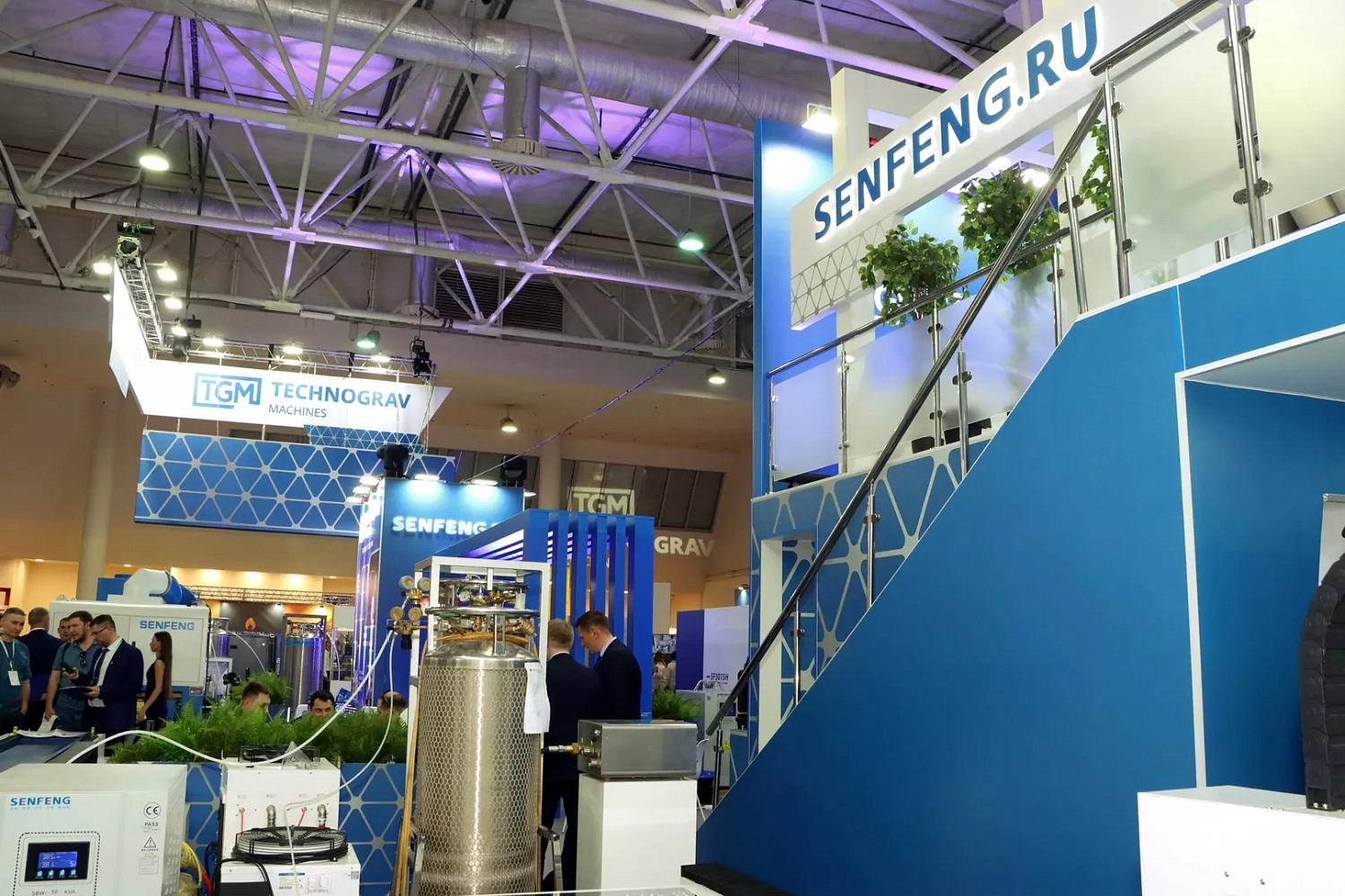 "Металлообработка-2025", день третий: "Технограв" подписал договор поставки высокомощной лазерной установки на 30 кВт!