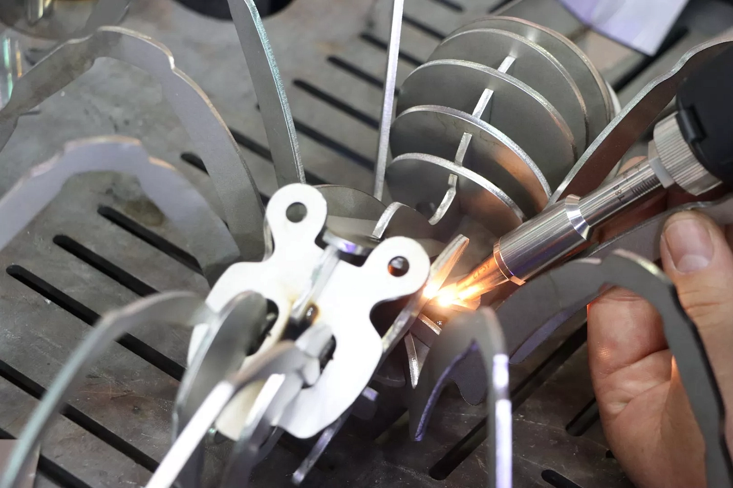 "Технограв" на выставке "Металлообработка-2025": во второй день заключены контракты на поставку лазерного оборудования со стенда и со складов в России